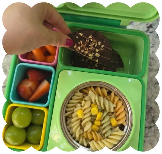 Complementa con fruta, verduras, snacks o postre